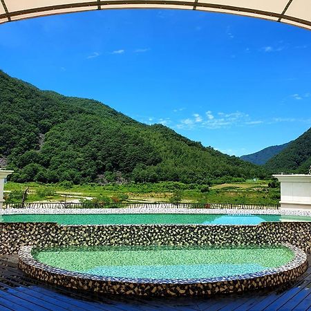Pine Forest Jeongseon Alpine Resort Buitenkant foto