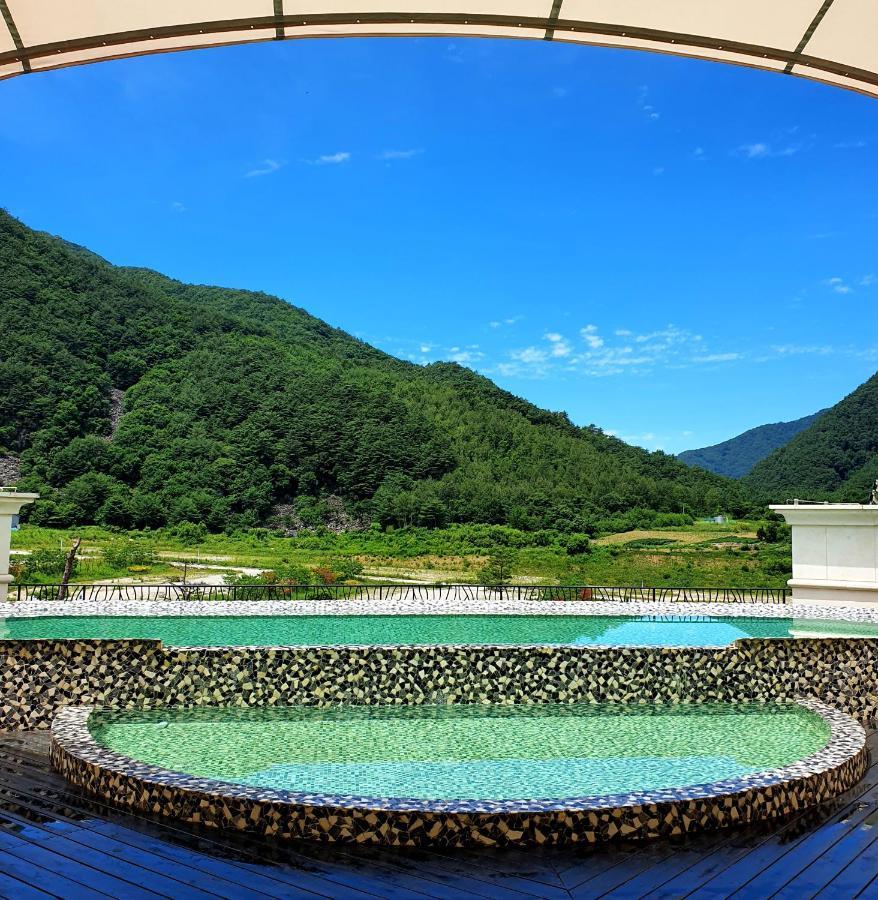 Pine Forest Jeongseon Alpine Resort Buitenkant foto