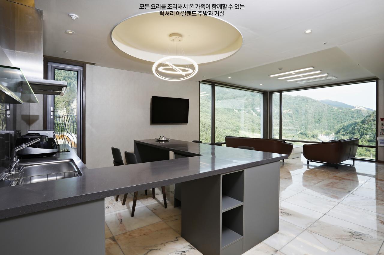 Pine Forest Jeongseon Alpine Resort Buitenkant foto